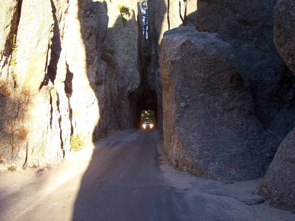 photo-car-with-headlights-on