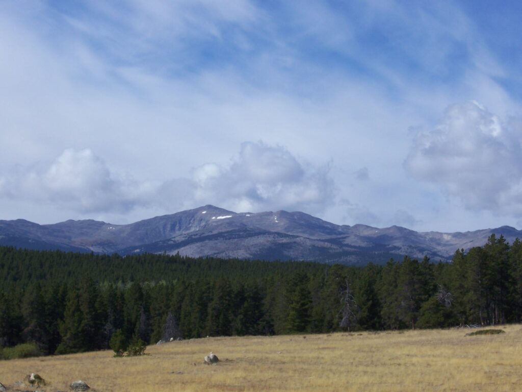 photo-snow-spots-on-distant-mountains