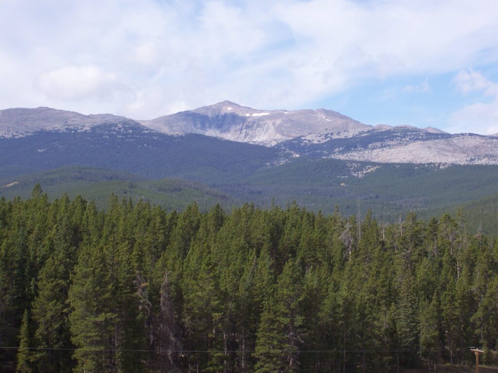 photo-zoom-sky-mountains-forest-trees