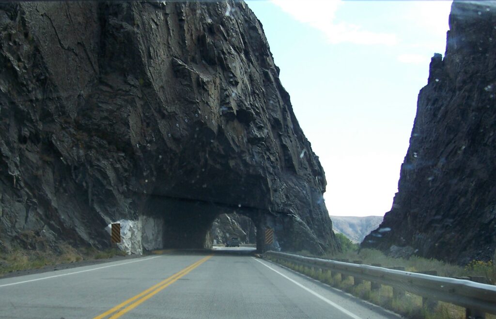 photo-small-tunnel