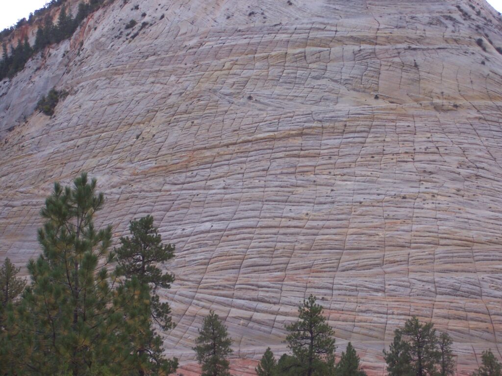photo-cliffside-with-vertical-lines-crossing-horizontal-layers