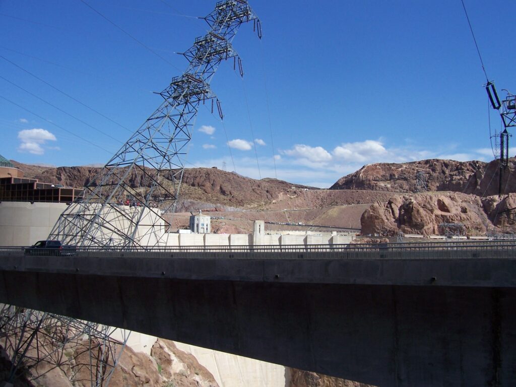 photo-AZ-electric-towers-at 45-degree-angle