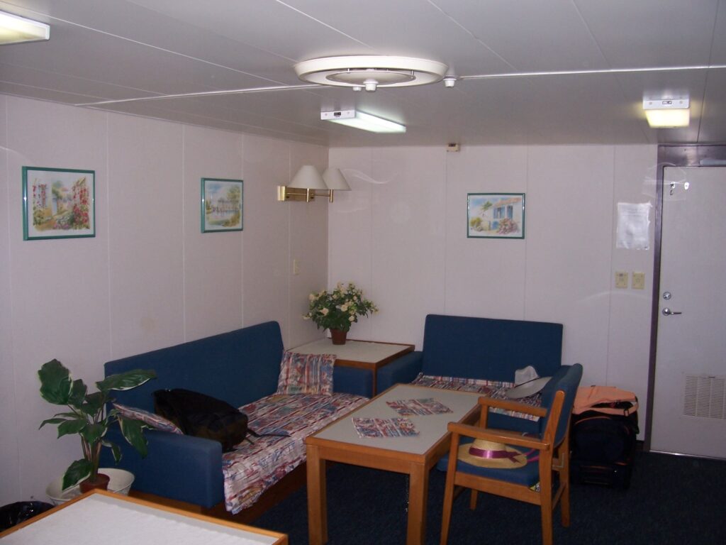 photo-freighter-owners-cabin-seating